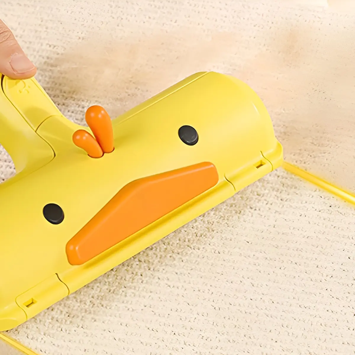 Pet Hair Remover Roller – collecting pet hair on a rug